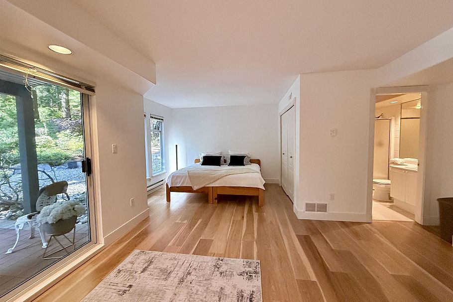 1190 Strathaven Drive North Vancouver, BC - 35