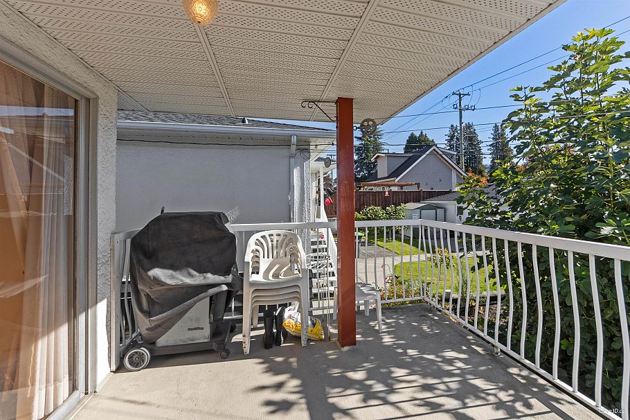 2716 E 49th Avenue Vancouver, BC - 24
