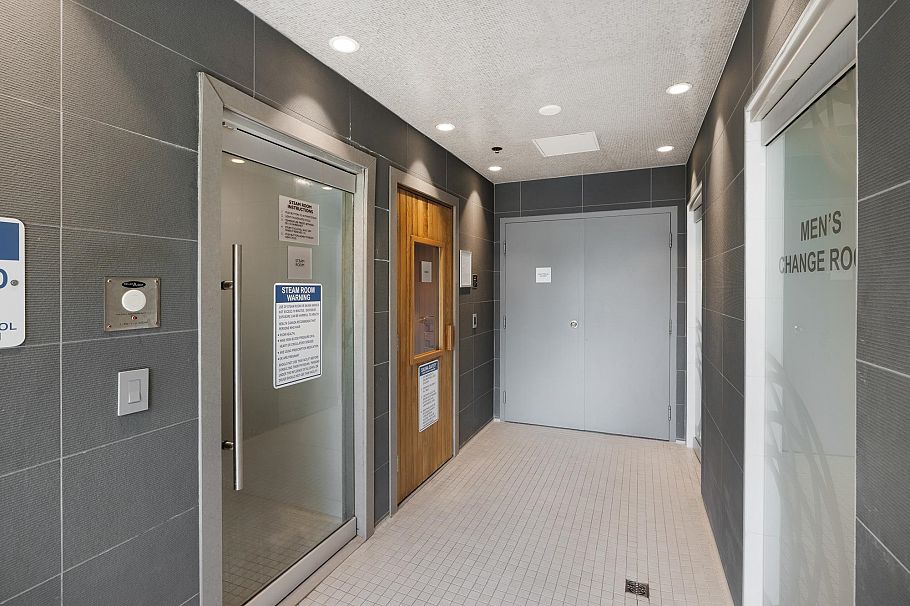 810 125 E 14th Street North Vancouver, BC - 25