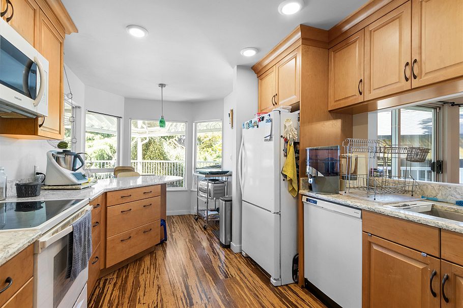 332 St. Patricks Avenue North Vancouver, BC - 13