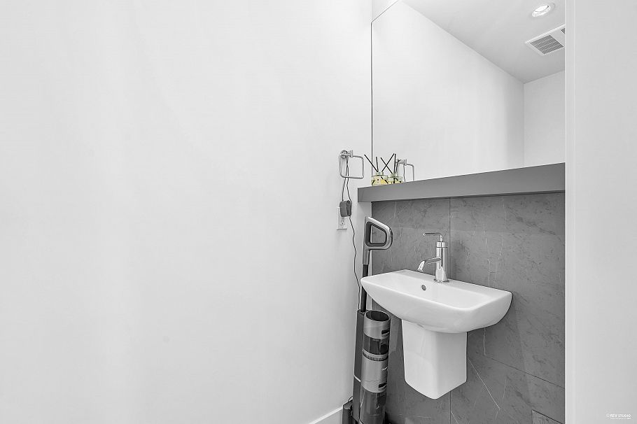 7623 Yukon Street Vancouver, BC - 24