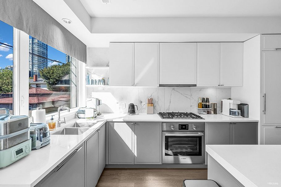 7623 Yukon Street Vancouver, BC - 8