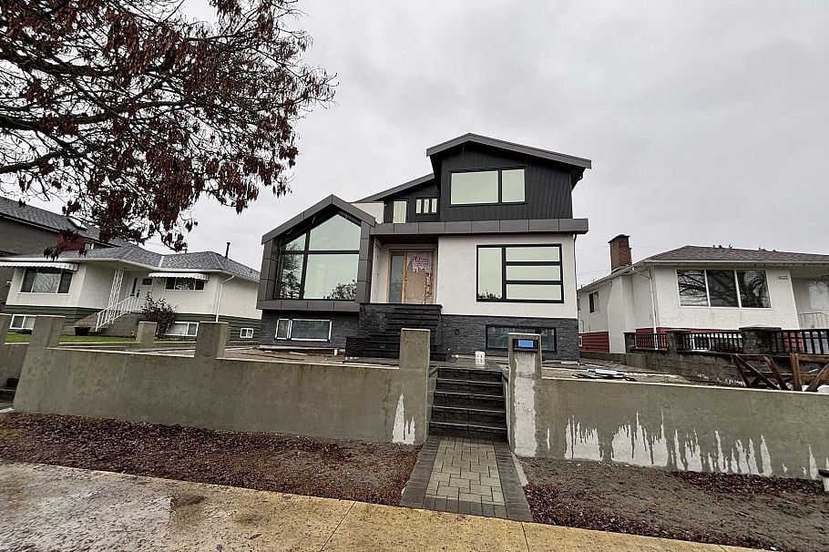 1629 E 59th Avenue Vancouver, BC - 1