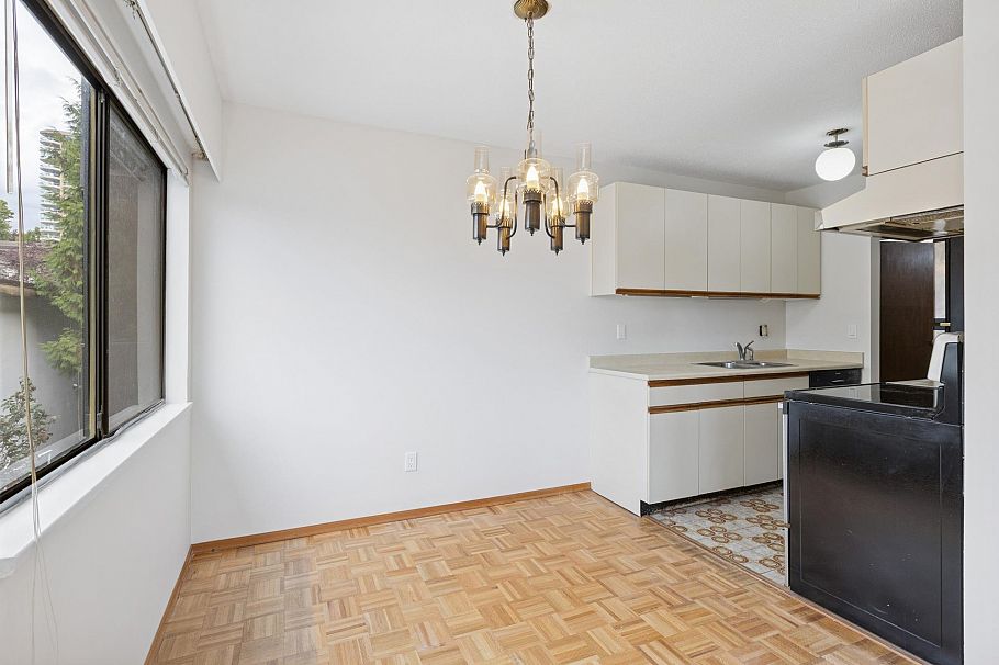 211 155 E 5th Street North Vancouver, BC - 23