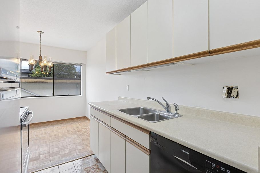 211 155 E 5th Street North Vancouver, BC - 24