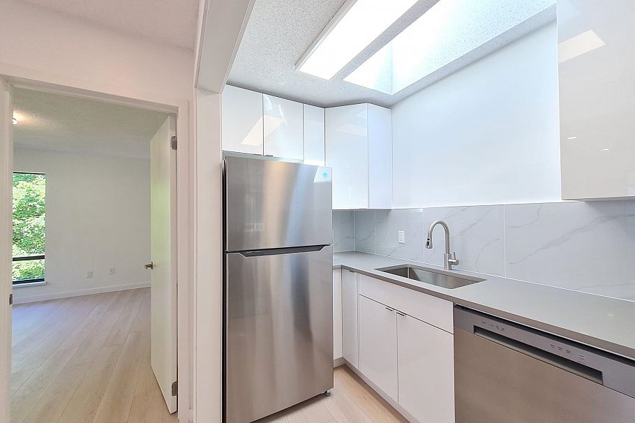 301 8645 Osler Street Vancouver, BC - 7