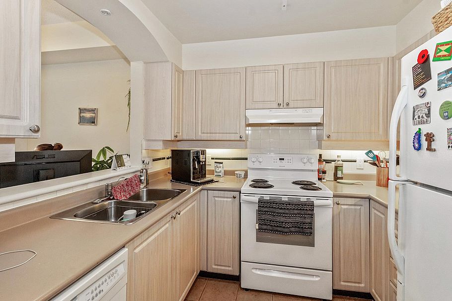 304 3600 Windcrest Drive North Vancouver, BC - 5