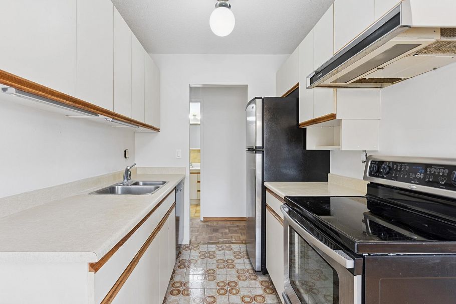 211 155 E 5th Street North Vancouver, BC - 25