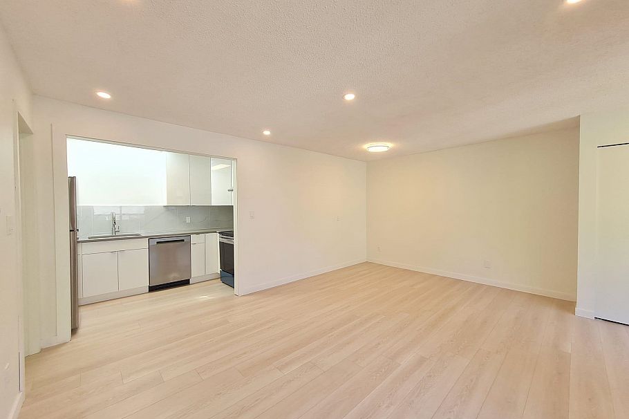 301 8645 Osler Street Vancouver, BC - 4