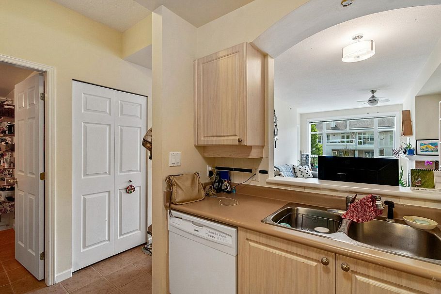 304 3600 Windcrest Drive North Vancouver, BC - 6