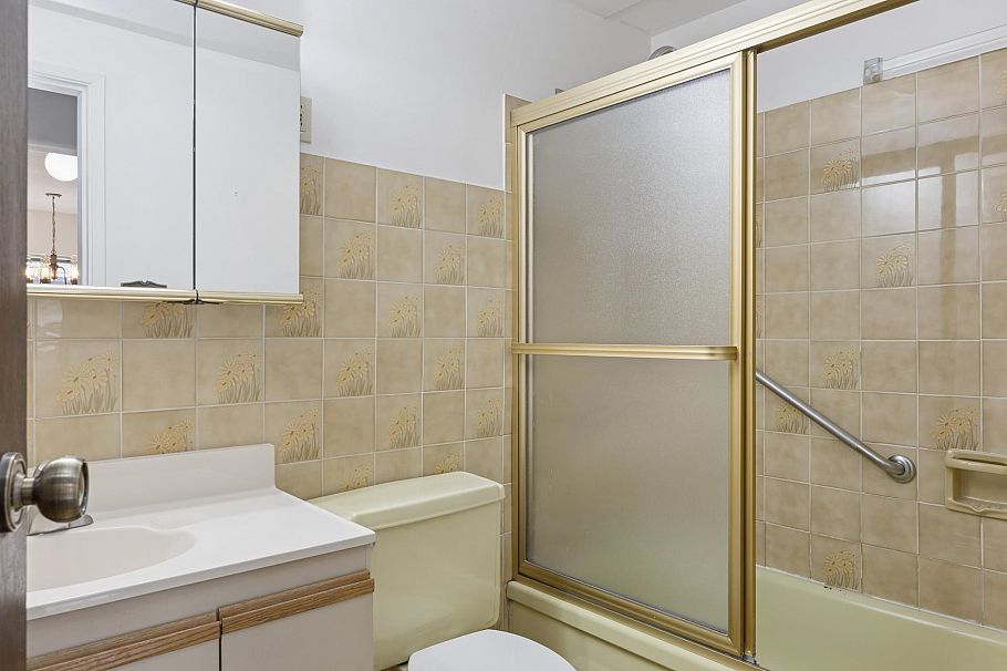 211 155 E 5th Street North Vancouver, BC - 14