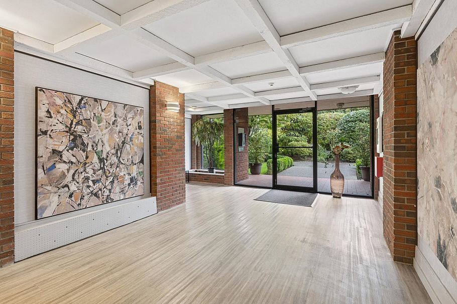 211 155 E 5th Street North Vancouver, BC - 31