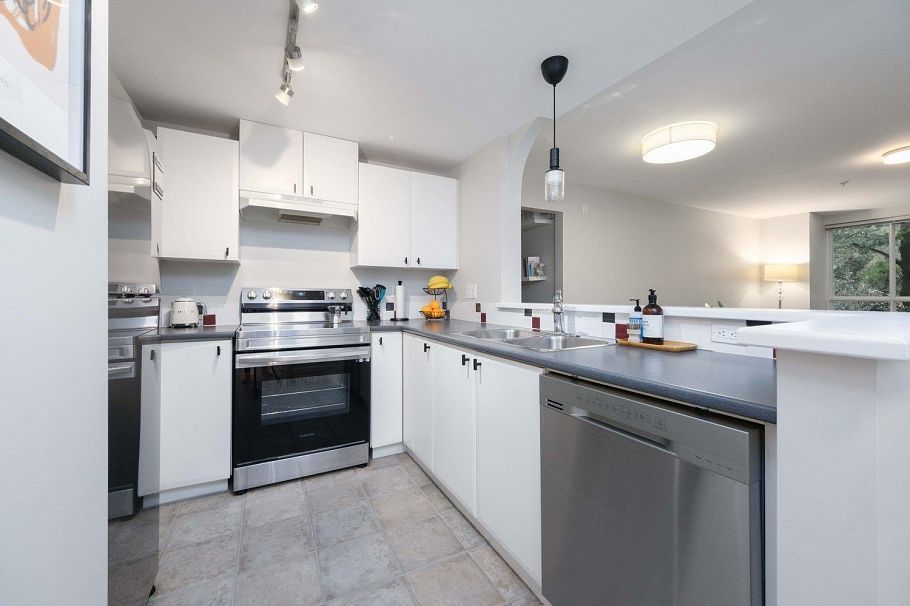 201 1111 Lynn Valley Road North Vancouver, BC - 10