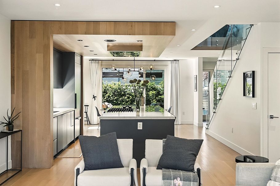 452 E 4th Street North Vancouver, BC - 5