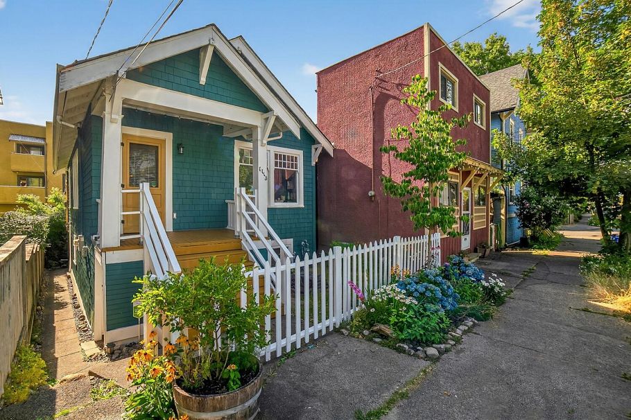1113 Mclean Drive Vancouver, BC - 1