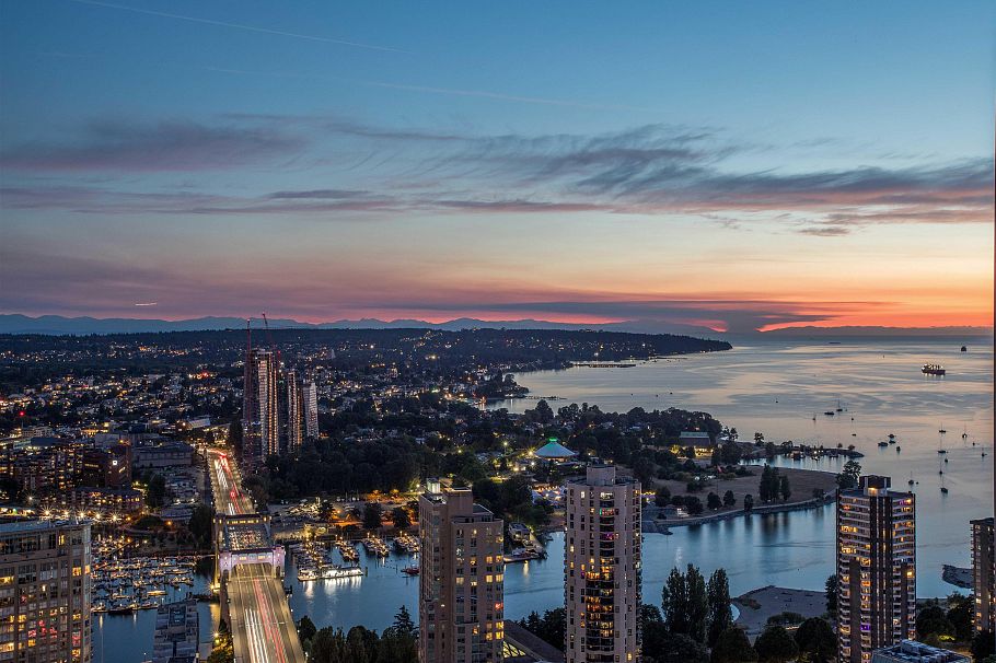 4608 1289 Hornby Street Vancouver, BC - 2