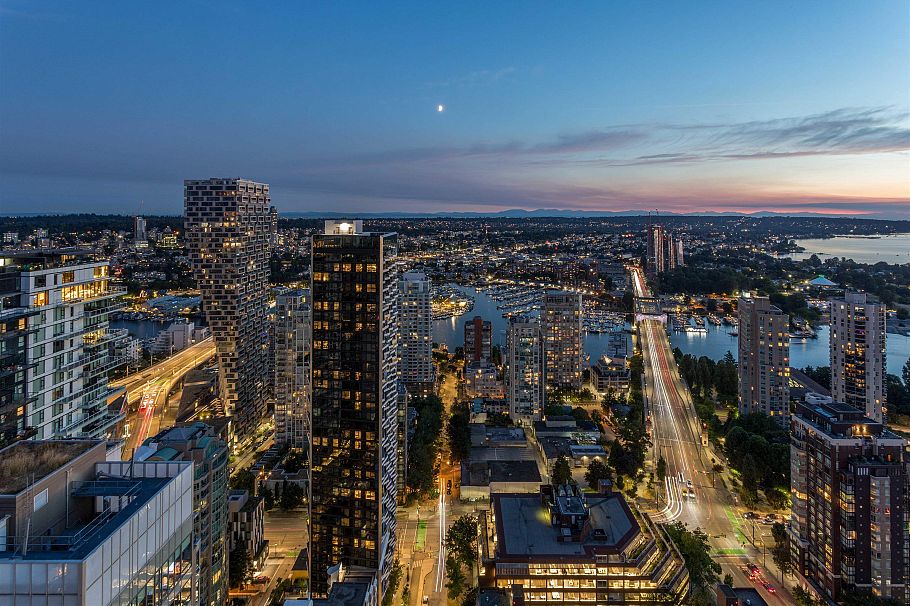 4608 1289 Hornby Street Vancouver, BC - 5