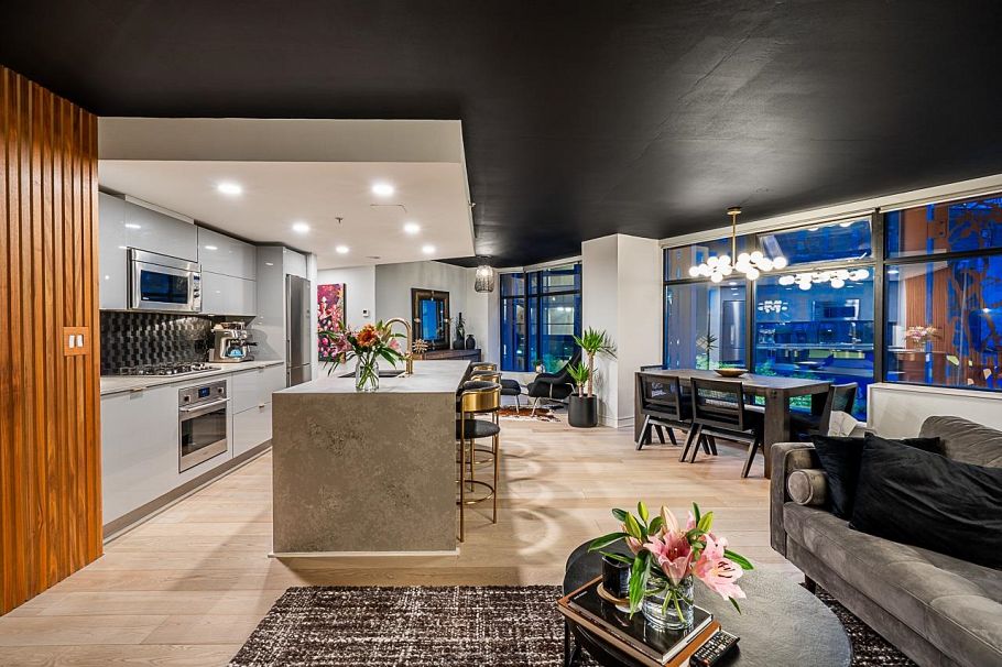 310 128 W Cordova Street Vancouver, BC - 1