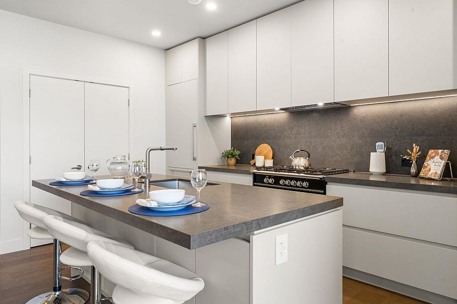 1 638 E 46th Avenue Vancouver, BC - 8