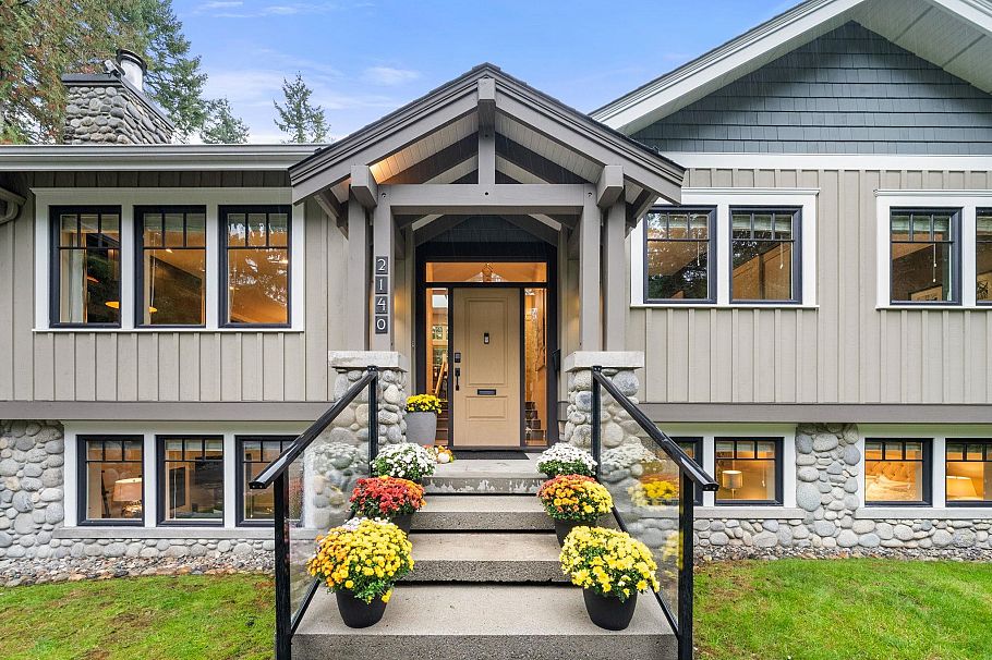 2140 Pemberton Avenue North Vancouver, BC - 1