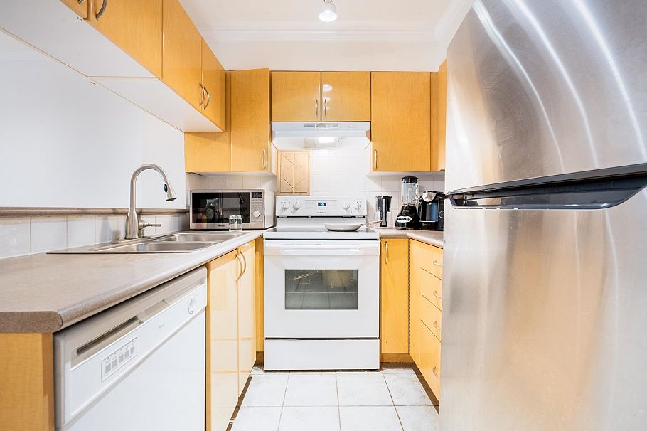 305 1503 W 66th Avenue Vancouver, BC - 4