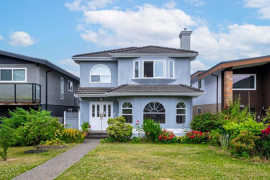 2680 E 46th Avenue Vancouver, BC - 1