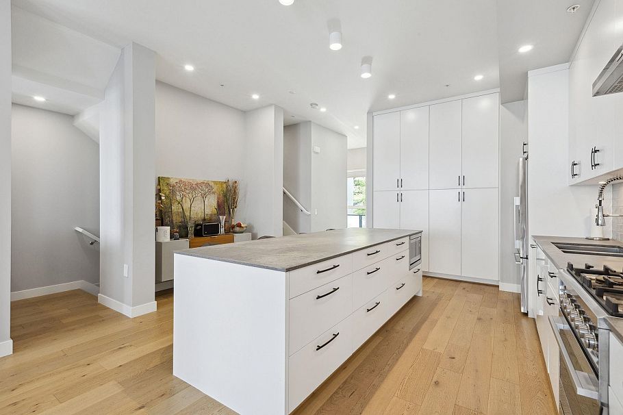 4684 Capilano Road North Vancouver, BC - 10