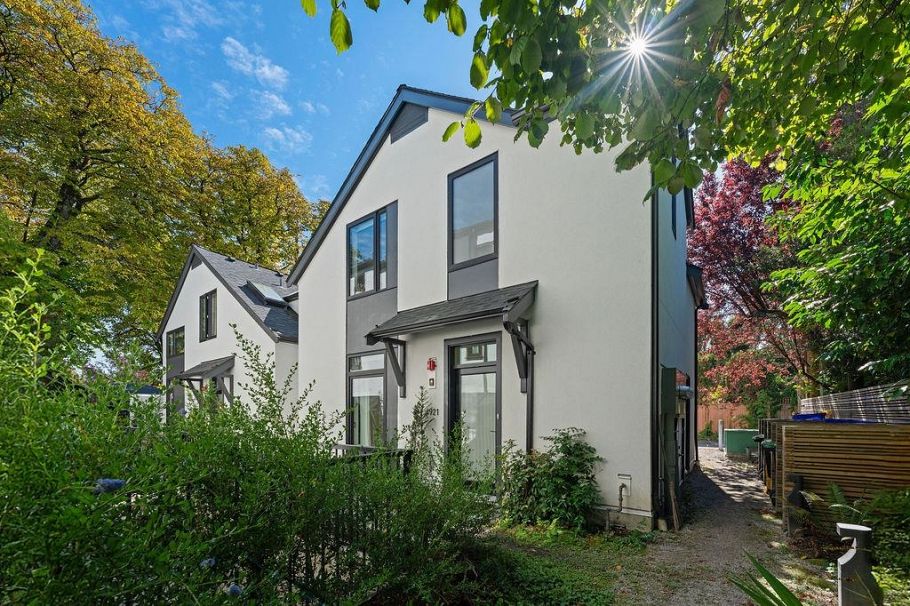 4921 Larch Street Vancouver, BC - 1