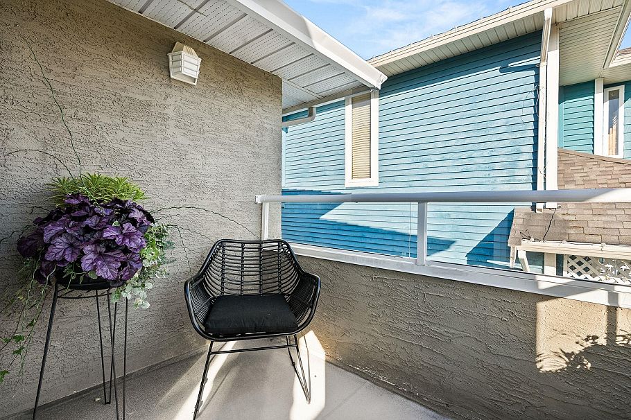 346 W 14th Street North Vancouver, BC - 25