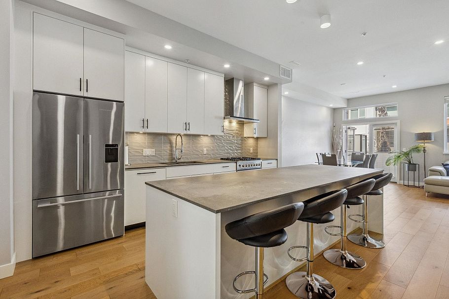 4684 Capilano Road North Vancouver, BC - 4