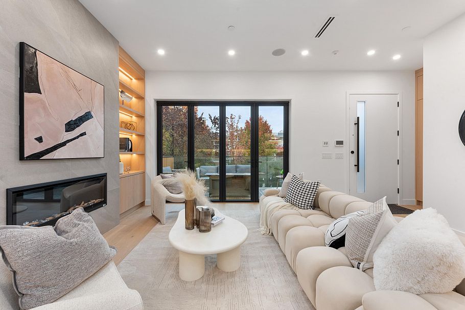 1 312 E 37 Avenue Vancouver, BC - 4