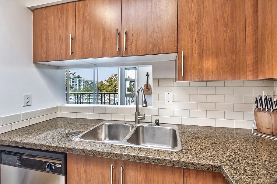 305 235 W 4th Street North Vancouver, BC - 13