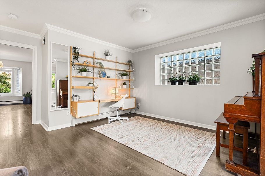 346 W 14th Street North Vancouver, BC - 8