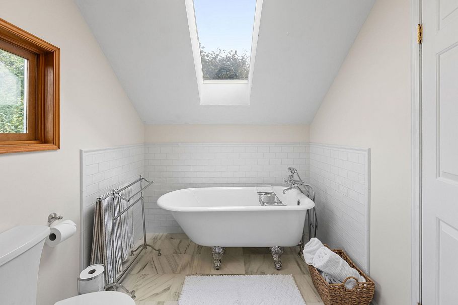 1 650 W Keith Road North Vancouver, BC - 19