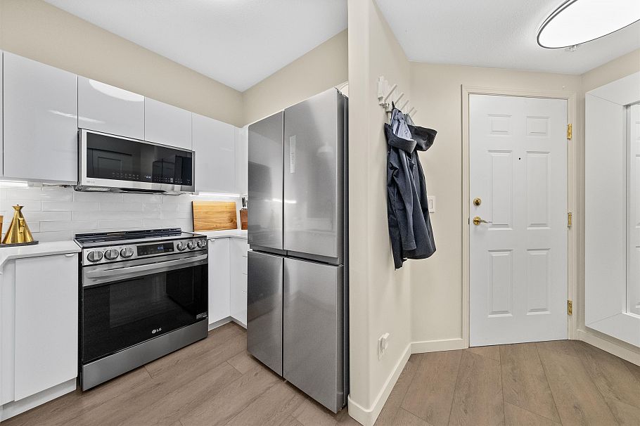 210 3608 Deercrest Drive North Vancouver, BC - 12