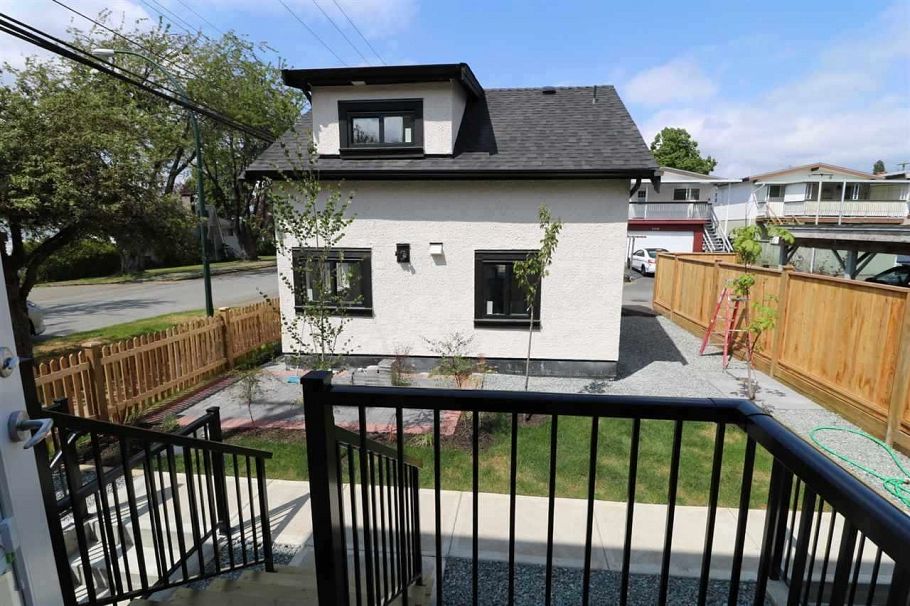 3101 E 46th Avenue Vancouver, BC - 21