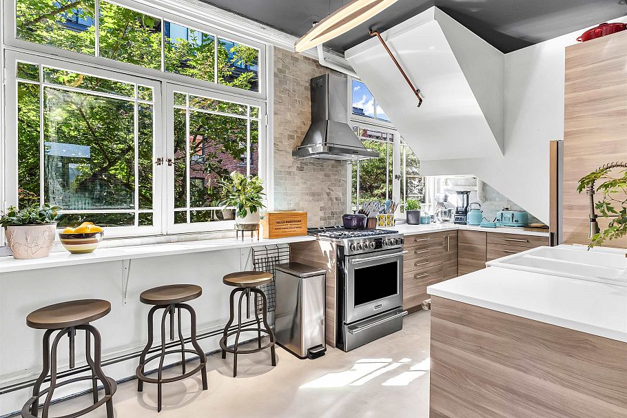 83 Alexander Street Vancouver, BC - 2