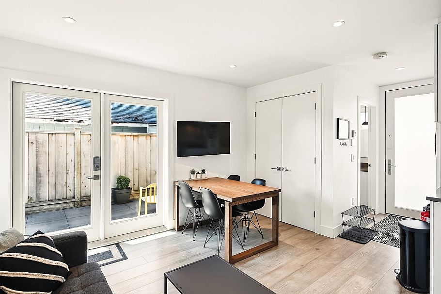 452 E 4th Street North Vancouver, BC - 28