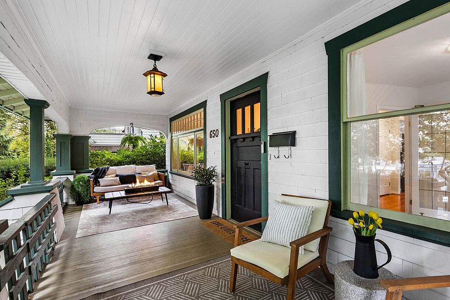 1 650 W Keith Road North Vancouver, BC - 2