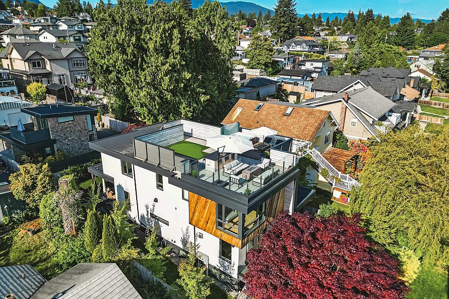 452 E 4th Street North Vancouver, BC - 36