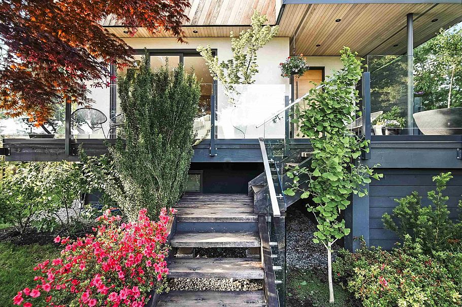 452 E 4th Street North Vancouver, BC - 2