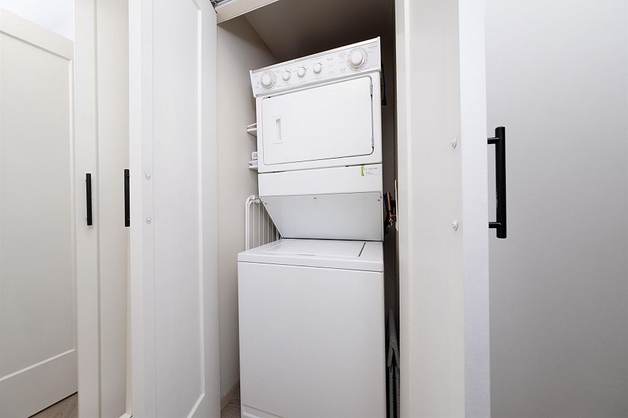 210 3608 Deercrest Drive North Vancouver, BC - 19