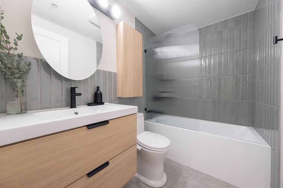 210 3608 Deercrest Drive North Vancouver, BC - 20