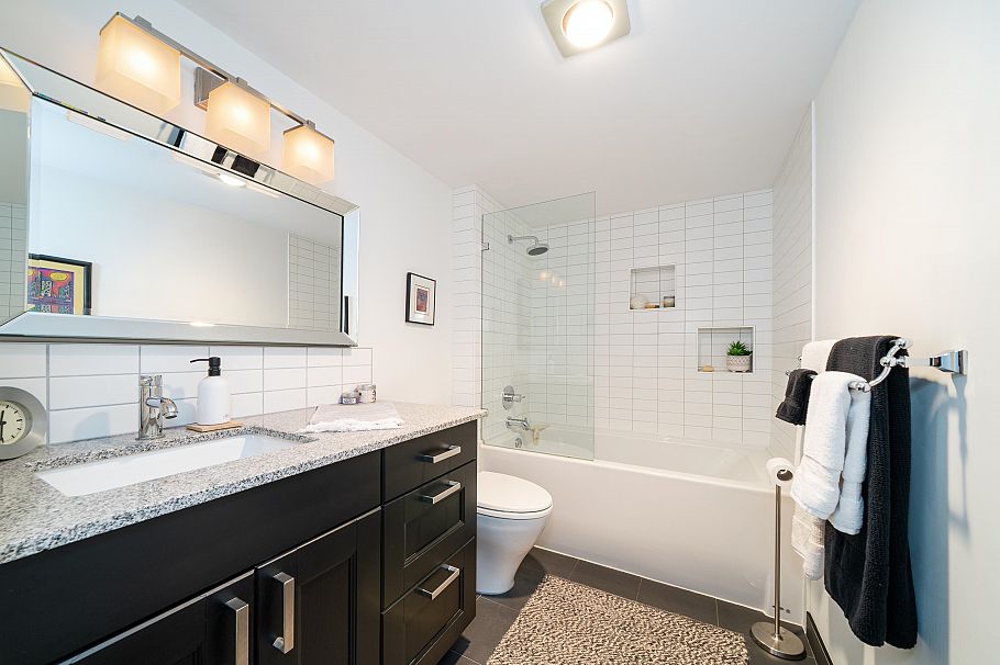 413 1385 Draycott Road North Vancouver, BC - 32