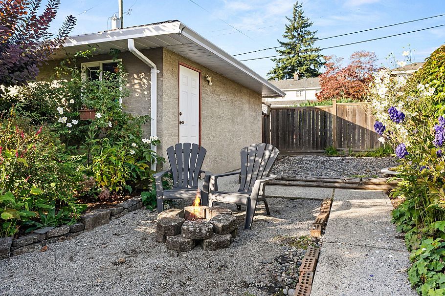 346 W 14th Street North Vancouver, BC - 29