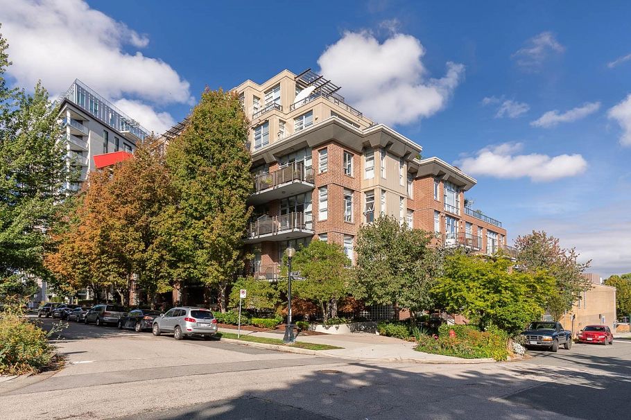 208 2635 Prince Edward Street Vancouver, BC - 1