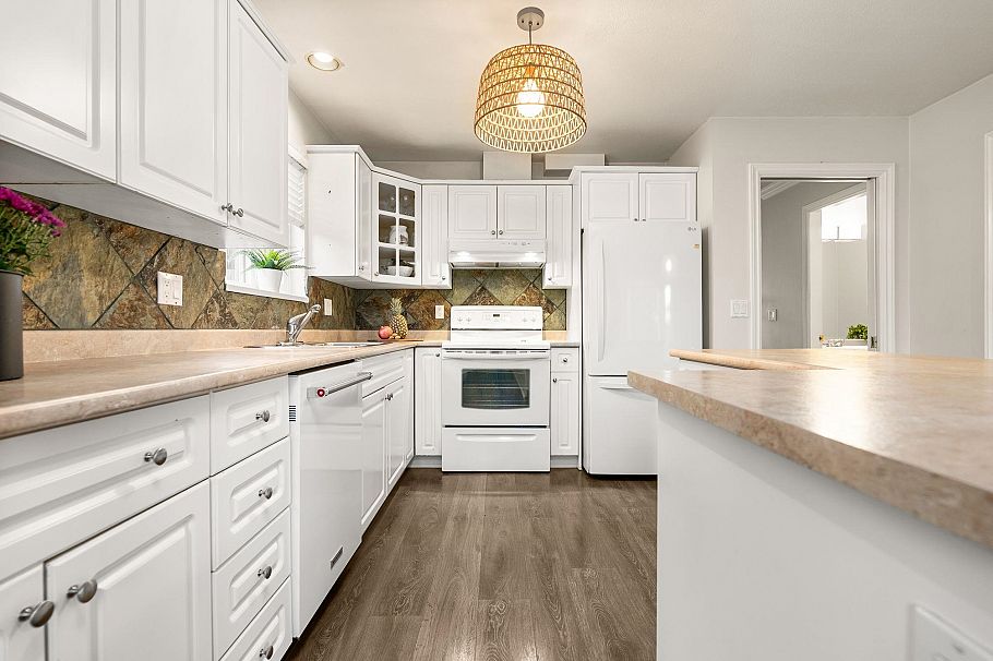 346 W 14th Street North Vancouver, BC - 14