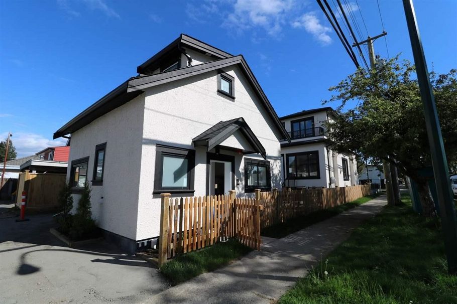 3101 E 46th Avenue Vancouver, BC - 22