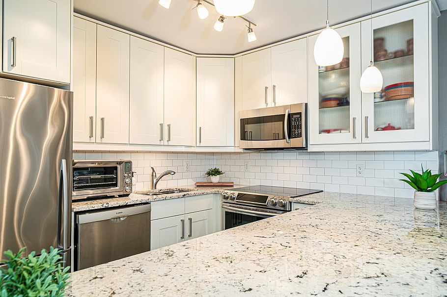 413 1385 Draycott Road North Vancouver, BC - 16