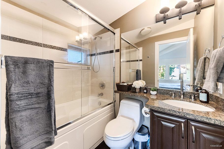 9 215 E 4th Street North Vancouver, BC - 29